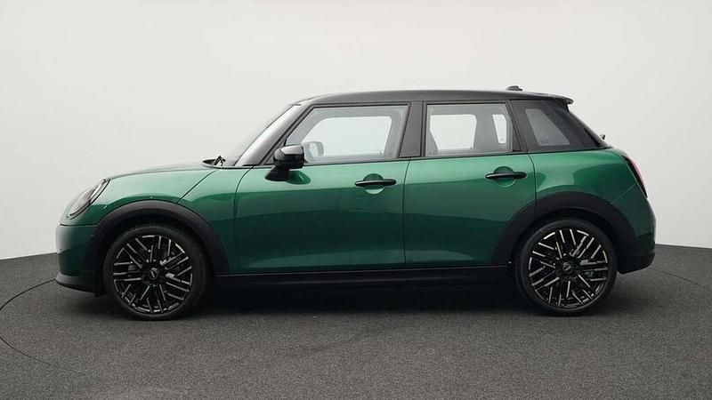 Gebraucht Mini Cooper Favoured 156 PS (114 kW) 2024 Grün Kleinwagen