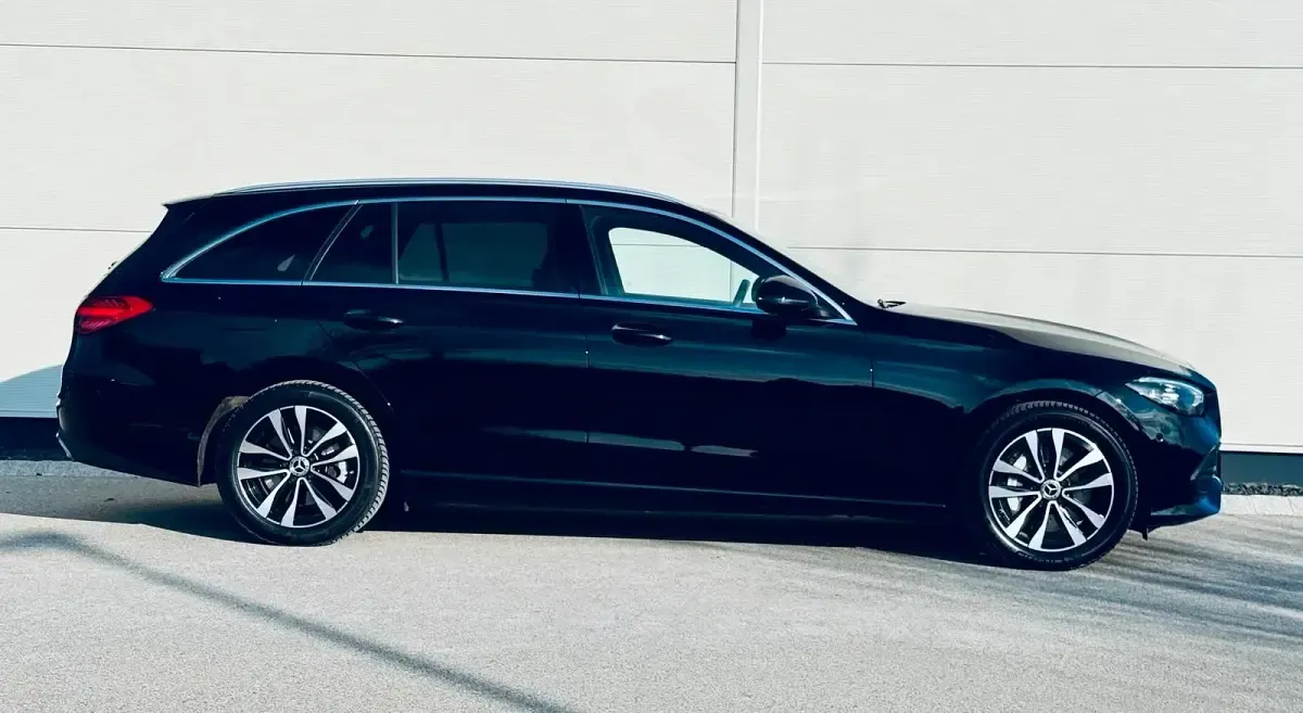 Gebraucht Mercedes C300e Avantgarde 313 PS (230 kW) 2022 Schwarz Kombi