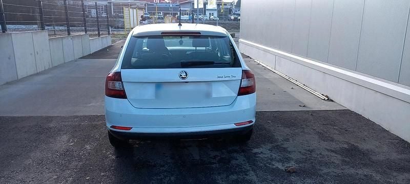 Gebraucht Skoda Rapid 95 PS (69 kW) 2019 Weiß Kleinwagen