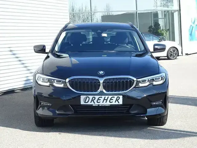 Gebraucht BMW 318 Advantage 156 PS (114 kW) 2020 Black sapphire metallic Kombi