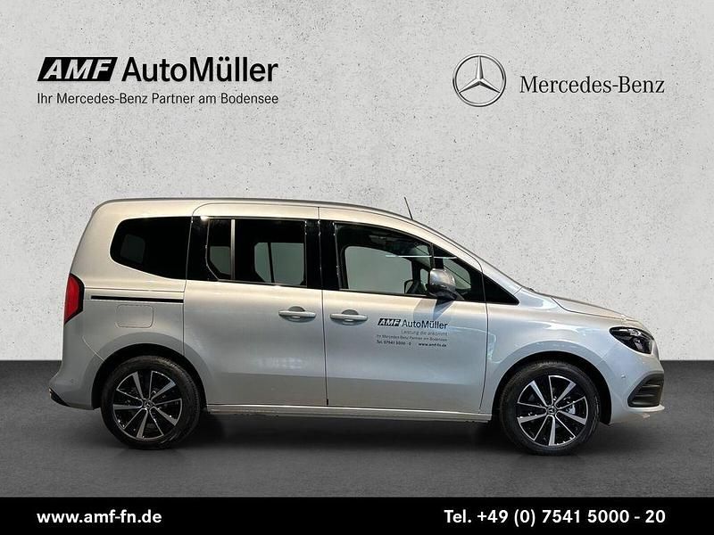 Helvinsilber Gebraucht 2025 Mercedes T180 Progressive Van / Kleinbus | 36.665 € (Teuer) - Bild 1/4