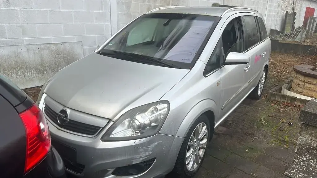 Gebraucht Opel Zafira Innovation 150 PS (110 kW) 2009 Silber Van / Kleinbus