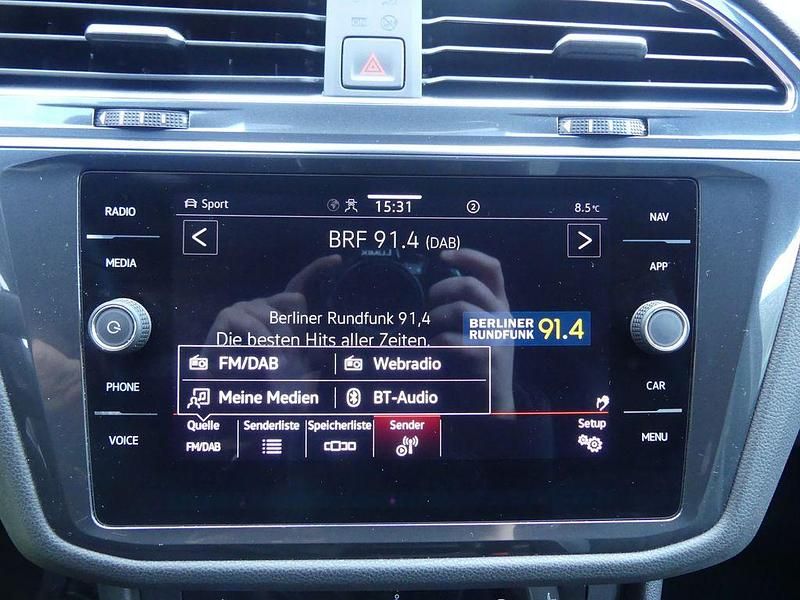 Gebraucht VW Tiguan Allspace R-line 245 PS (180 kW) 2023 Platinum grey metallic (metallic) SUV