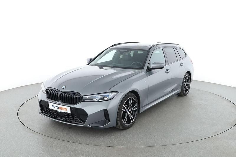 Grau Gebraucht 2023 BMW 330 M Sport Kombi | 45.100 € (Teuer) - Bild 1/3