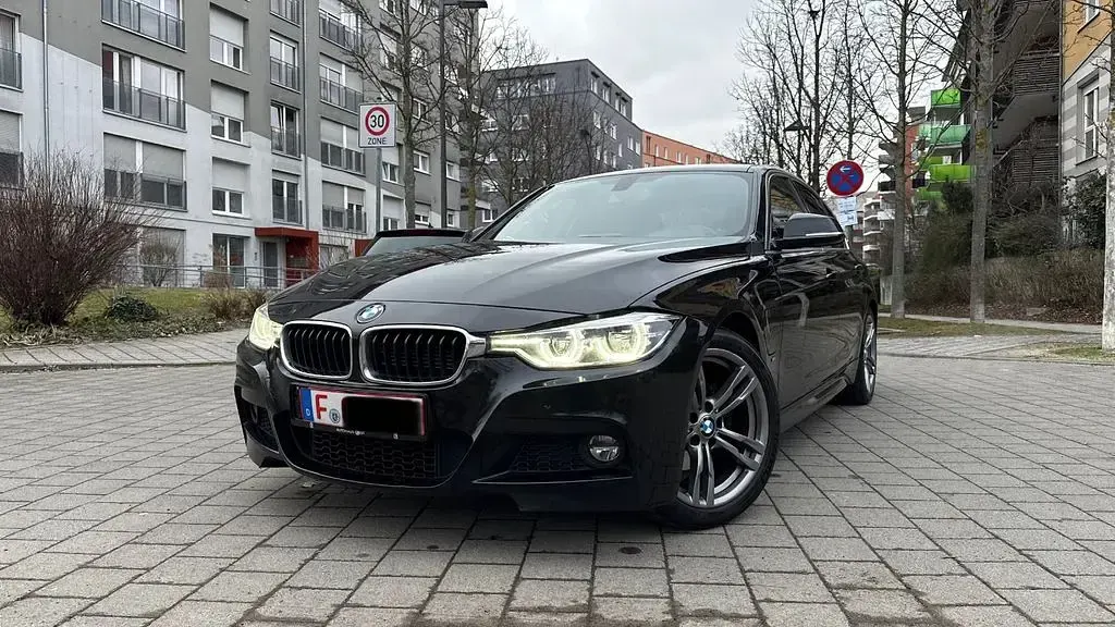 Gebraucht BMW 330e iPerformance 184 PS (135 kW) 2017 Schwarz Limousine