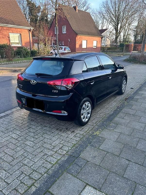 Gebraucht Hyundai i20 Active 75 PS (55 kW) 2016 Schwarz Kleinwagen