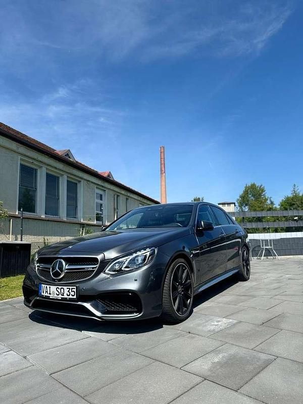 Grau Gebraucht 2013 Mercedes E63 AMG AMG Limousine | 30.900 € (Guter Preis) - Bild 1/4