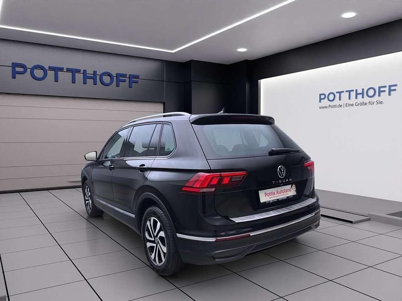 Gebraucht VW Tiguan Active 150 PS (110 kW) 2022 Deep black perleffekt SUV