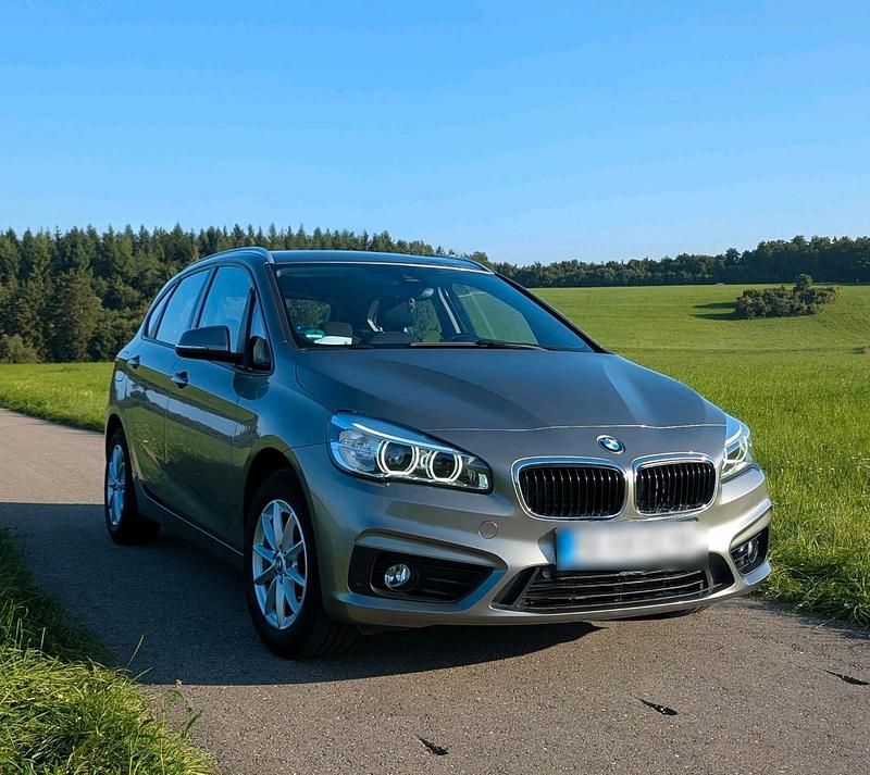 Gold Gebraucht 2016 BMW 218 Active Tourer Van / Kleinbus | 13.500 € (Guter Preis) - Bild 1/4
