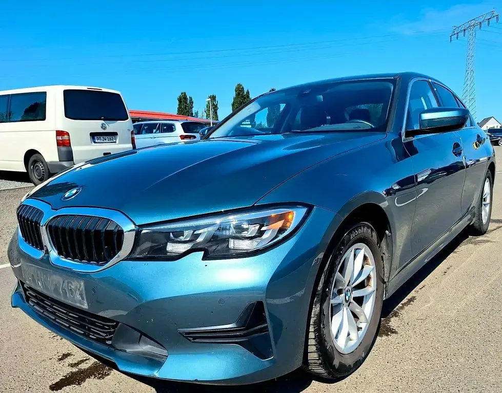 Gebraucht BMW 318 156 PS (114 kW) 2021 Grün Limousine