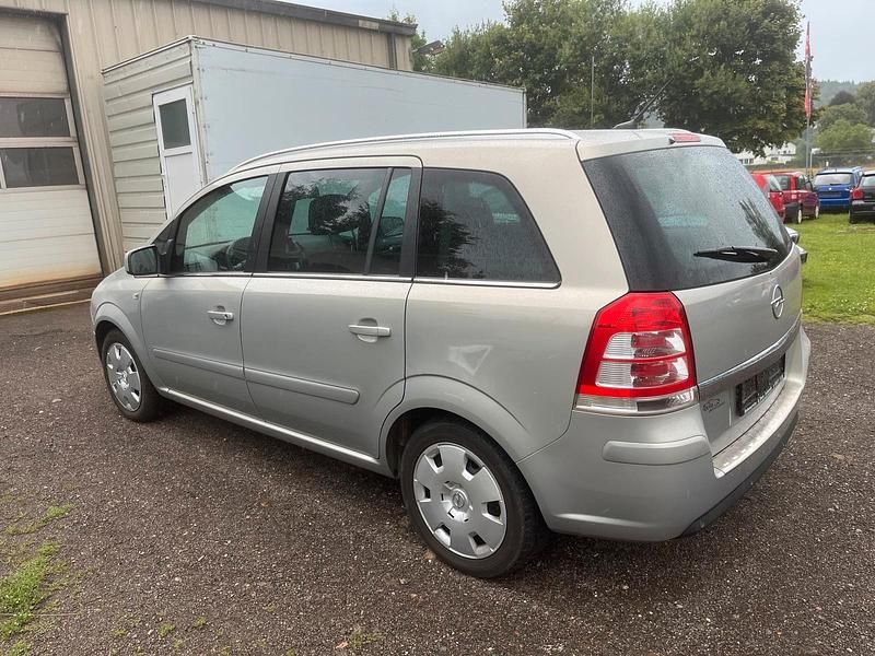 Gebraucht Opel Zafira 150 PS (110 kW) 2010 Gold Van / Kleinbus