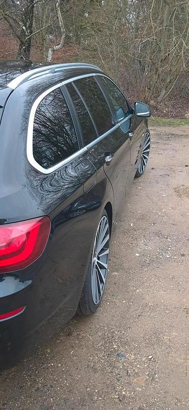 Gebraucht BMW 520 184 PS (135 kW) 2011 Schwarz Kombi