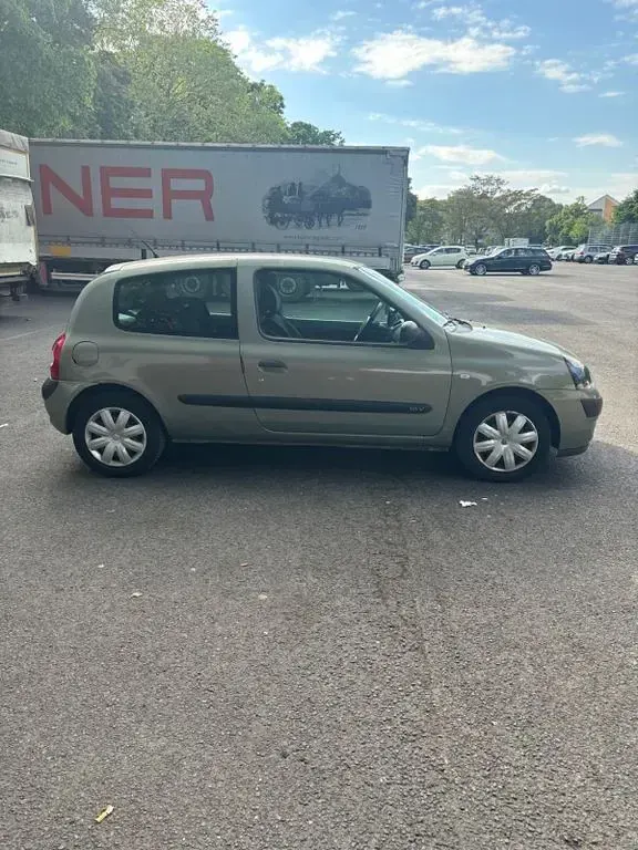 Gebraucht Renault Clio II 75 PS (55 kW) 2002 Kleinwagen