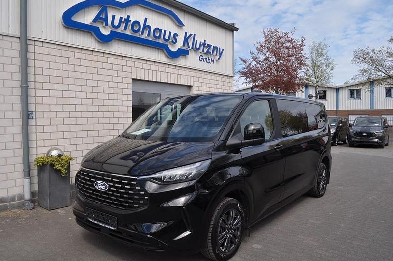 Second-hand Ford Tourneo Titanium 136 CP (100 kW) 2025 Negru Monovolum