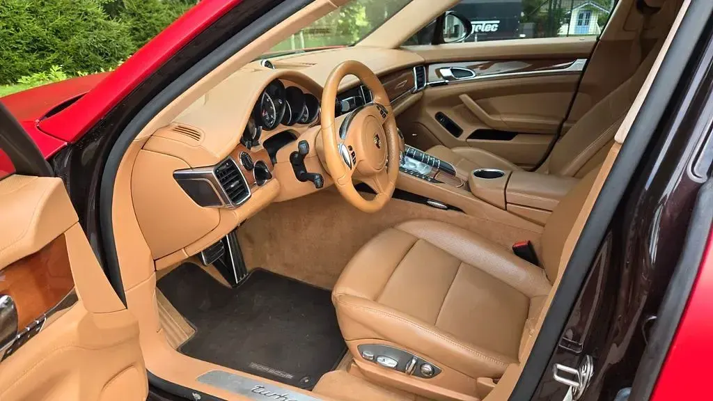 Gebraucht Porsche Panamera Turbo 500 PS (367 kW) 2011 Rot Kleinwagen
