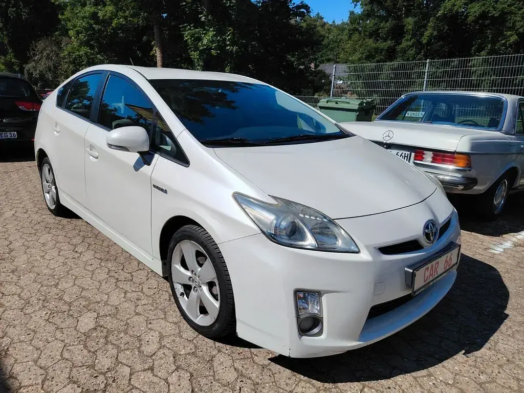 Gebraucht Toyota Prius Life 99 PS (72 kW) 2010 Weiß Kleinwagen