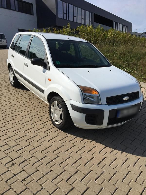 Weiß Gebraucht 2011 Ford Fusion Kleinwagen | 2.850 € (Fairer Preis) - Bild 1/4