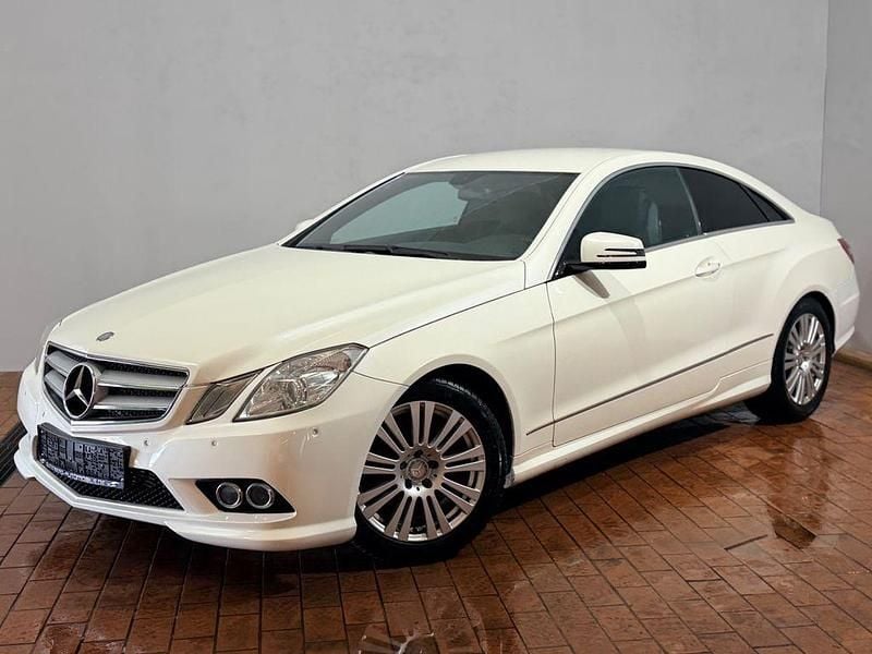 Gebraucht Mercedes E250 AMG line 204 PS (150 kW) 2010 Weiß Coupé