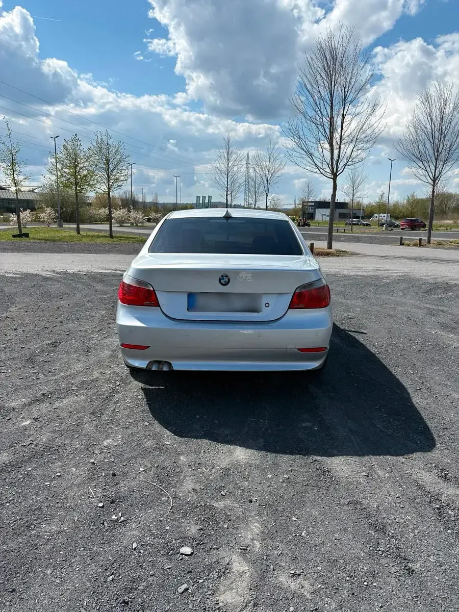 Second-hand BMW 530 218 CP (160 kW) 2003 Argintiu Berlinǎ