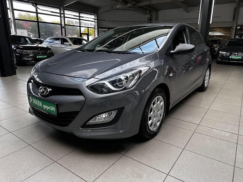Grau Gebraucht 2014 Hyundai i30 Classic Limousine | 8.390 € (Fairer Preis) - Bild 1/4