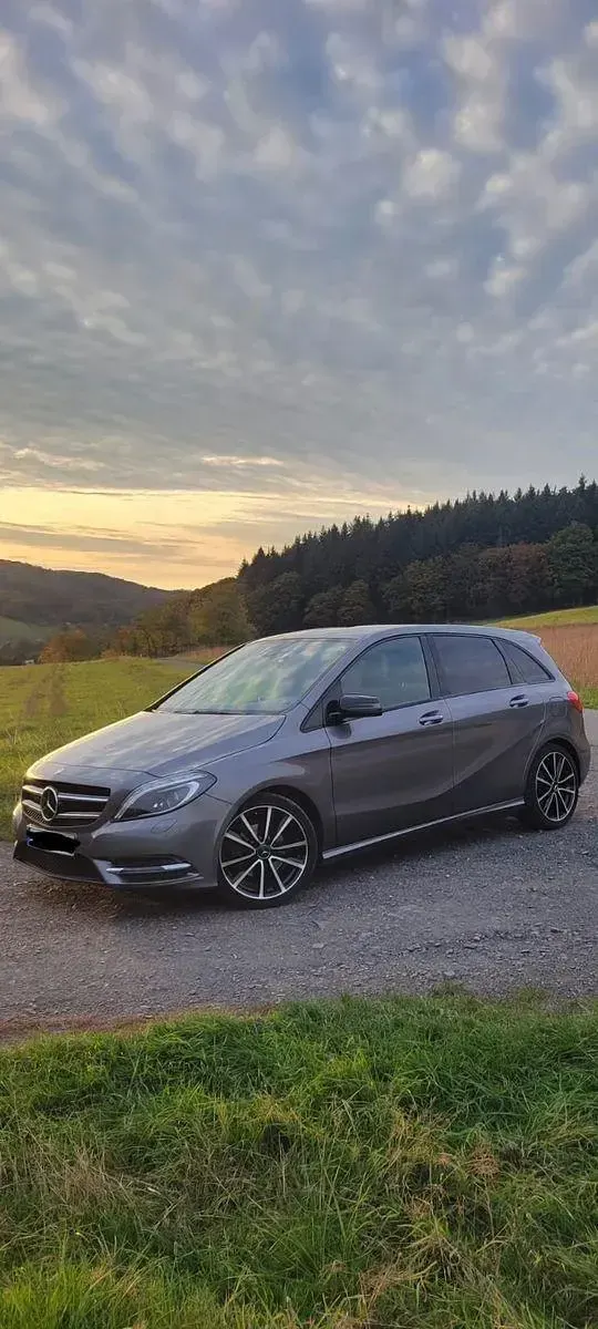 Gebraucht Mercedes B200 156 PS (114 kW) 2014 Grau Van / Kleinbus