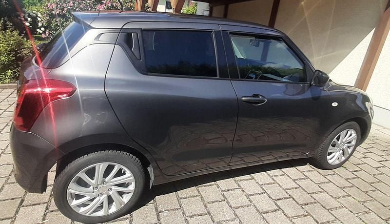 Gebraucht Suzuki Swift Comfort 83 PS (61 kW) 2022 Grau Kleinwagen