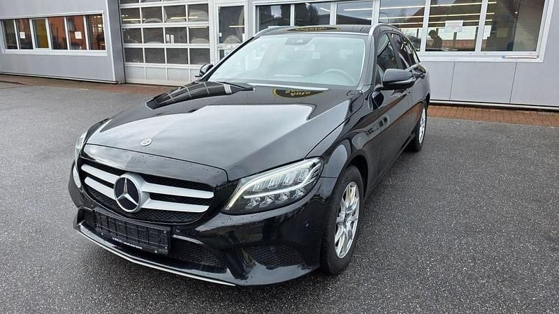 Gebraucht Mercedes C200 150 PS (110 kW) 2018 Schwarz Kombi