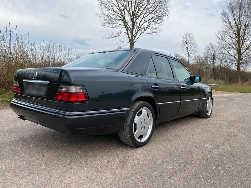 Gebraucht Mercedes E400 279 PS (205 kW) 1994 Schwarz Limousine
