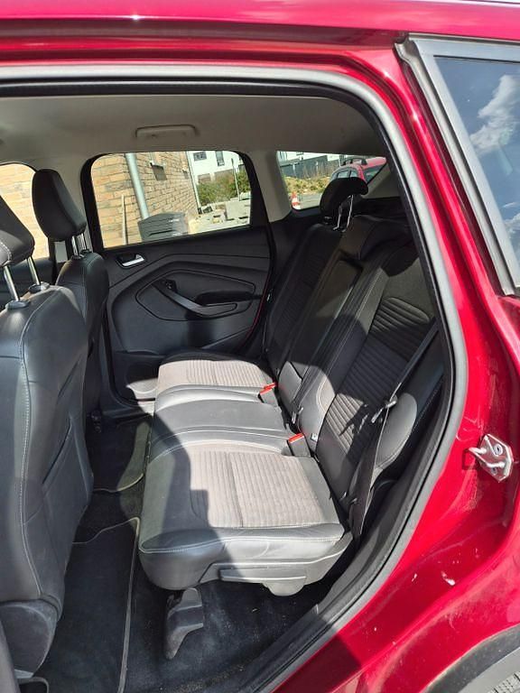 Gebraucht Ford Kuga Titanium 150 PS (110 kW) 2018 Rot SUV