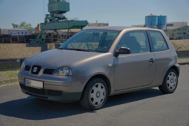 Grau Gebraucht 2004 Seat Arosa Kleinwagen | 300 € (Superpreis) - Bild 1/4