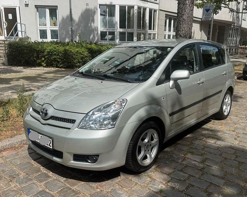 Grau Gebraucht 2006 Toyota Corolla Verso Luna Van / Kleinbus | 4.500 € (Guter Preis) - Bild 1/4