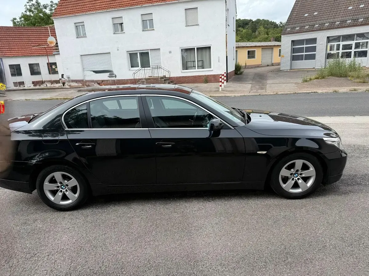 Gebraucht BMW 523 190 PS (139 kW) 2008 Schwarz Limousine