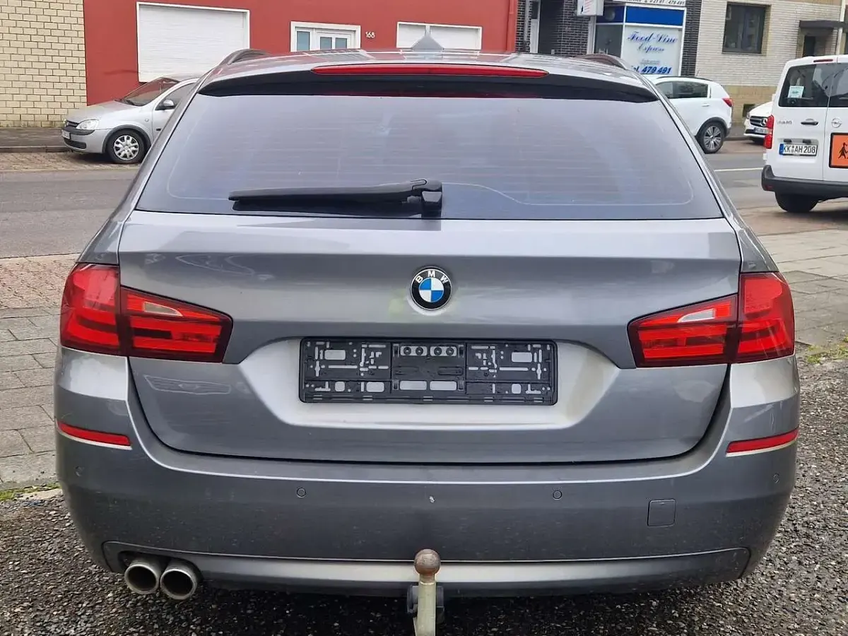 Gebraucht BMW 530 Sport Line 245 PS (180 kW) 2010 Grau Kombi