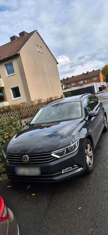Grau Gebraucht 2018 VW Passat Kombi | 13.000 € (Guter Preis) - Bild 1/4