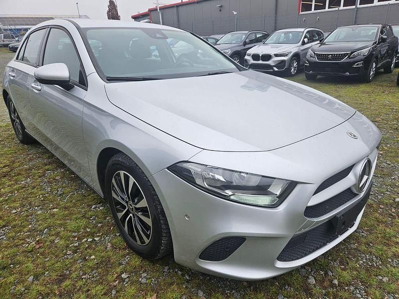 Gebraucht Mercedes A180 116 PS (85 kW) 2021 Silber Limousine