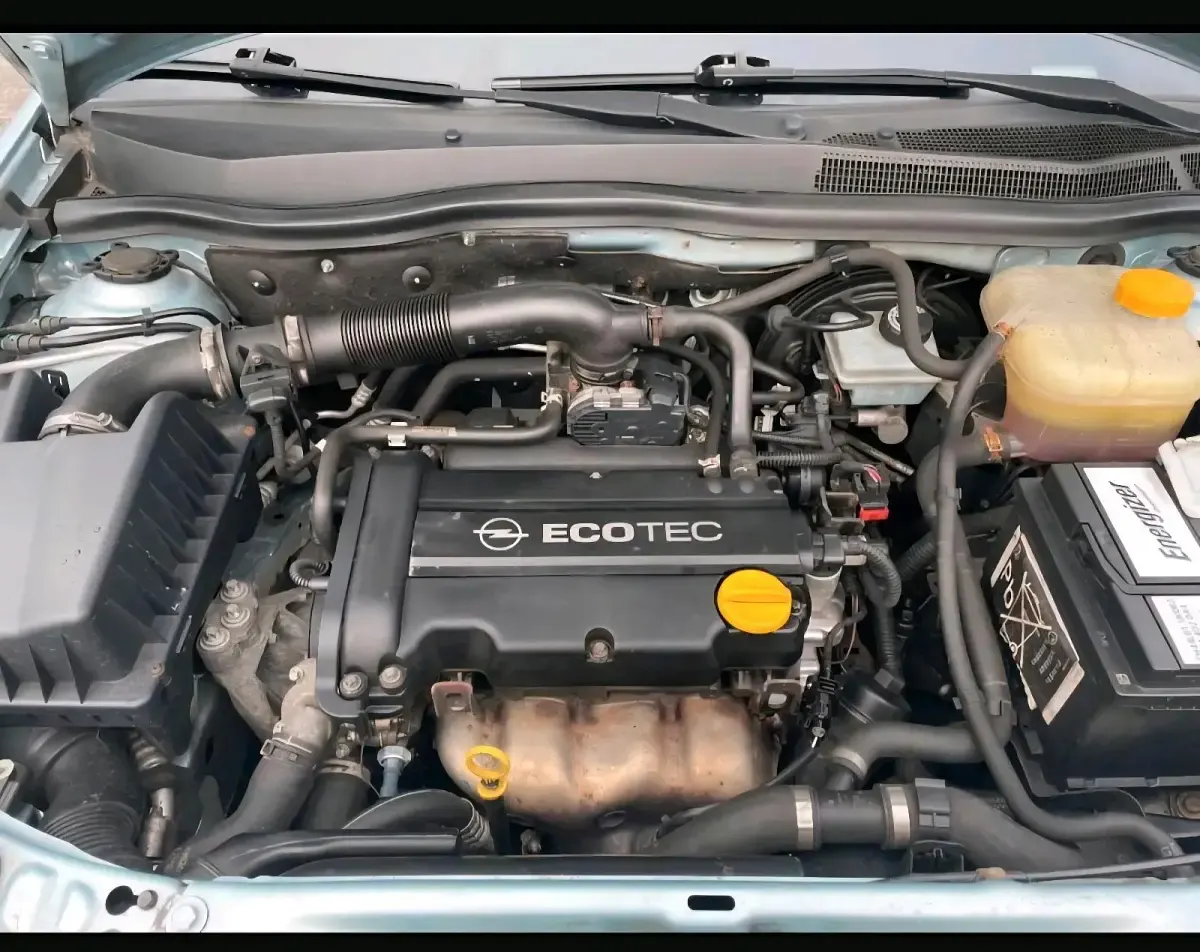 Używany Opel Astra 90 KM (66 kW) 2009 Niebieski Sedan/Limuzyna