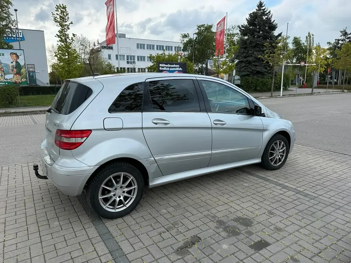 Gebraucht Mercedes B170 115 PS (84 kW) 2009 Silber Van / Kleinbus