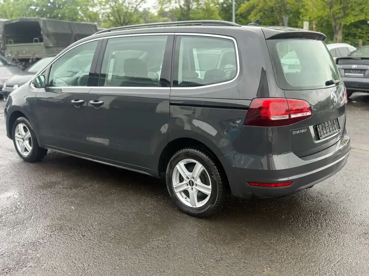 Gebraucht VW Sharan Comfortline 150 PS (110 kW) 2022 Uranograu Van / Kleinbus