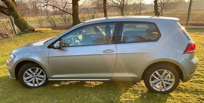 Gebraucht VW Golf VII Comfortline 110 PS (80 kW) 2018 Silber Limousine