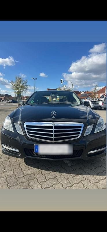 Gebraucht Mercedes E220 170 PS (125 kW) 2010 Schwarz Limousine