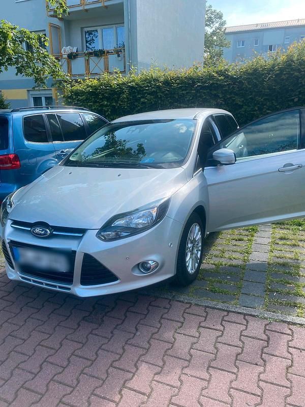 Silber Gebraucht 2012 Ford Focus Kombi | 4.850 € (Fairer Preis) - Bild 1/4