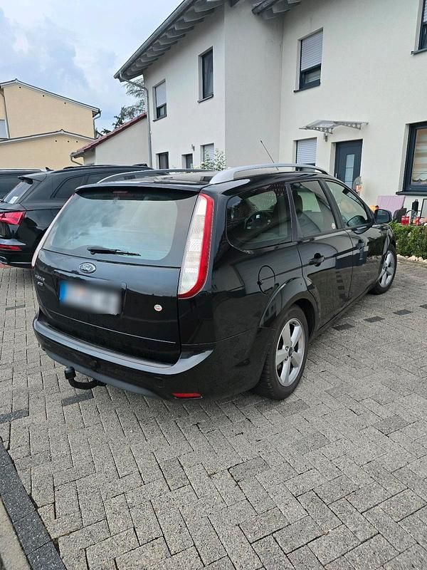 Schwarz Gebraucht 2009 Ford Focus Kombi | 1.150 € (Superpreis) - Bild 1/4