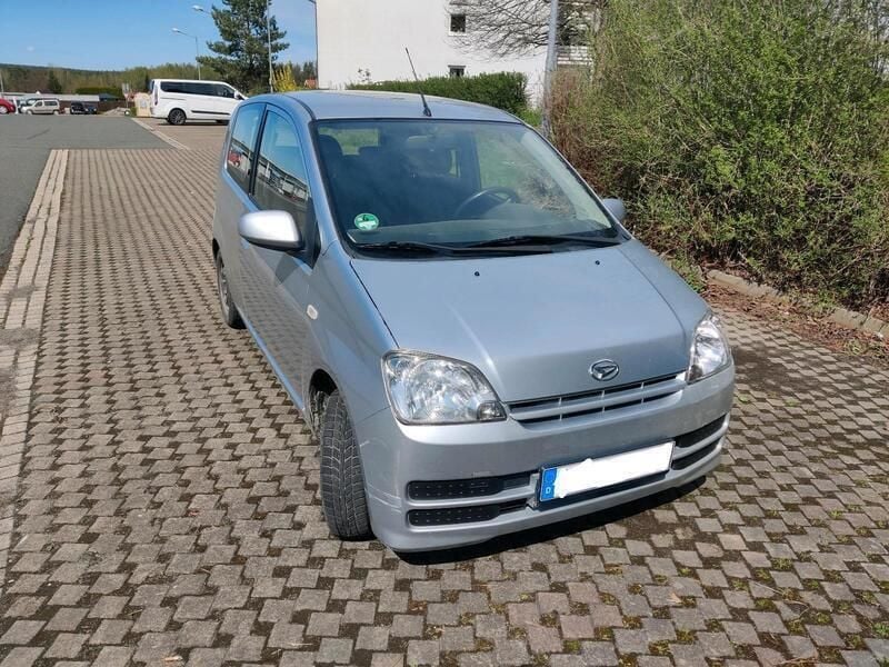 Silber Gebraucht 2007 Daihatsu Cuore Kleinwagen | 1.300 € - Bild 1/4