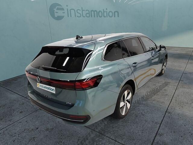 Gebraucht VW Passat R 150 PS (110 kW) 2024 Grün Kombi