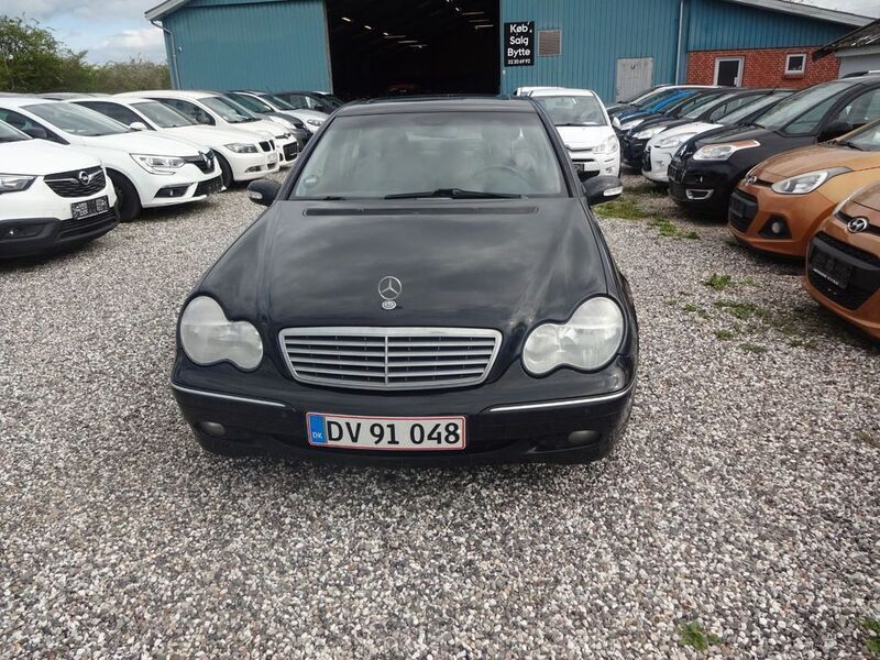 Schwarz Gebraucht 2000 Mercedes C240 Limousine | 2.000 € (Etwas zu teuer) - Bild 1/4