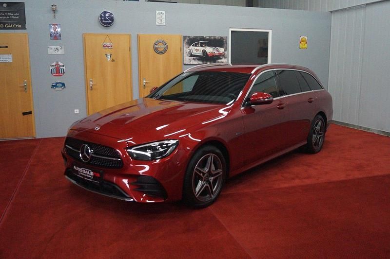 Gebraucht Mercedes E300 AMG 306 PS (225 kW) 2021 Rot Kombi