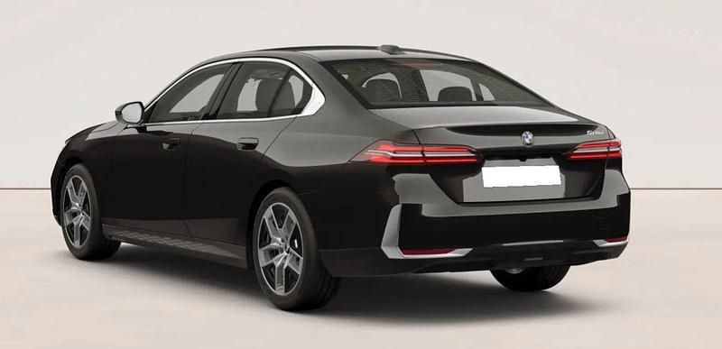 Gebraucht BMW 520 Sport Line 197 PS (144 kW) 2024 Schwarz Limousine