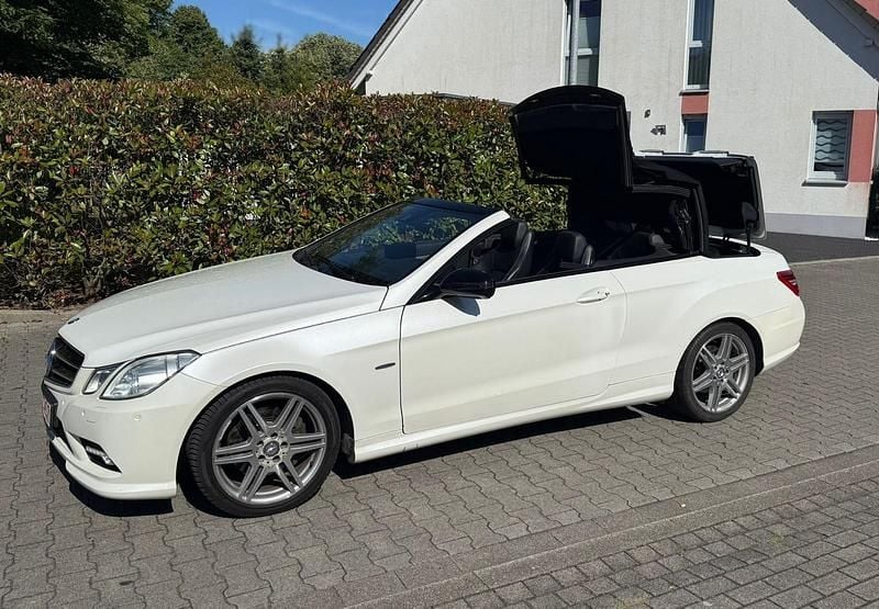 Gebraucht Mercedes E350 AMG 231 PS (169 kW) 2011 Weiß Cabrio