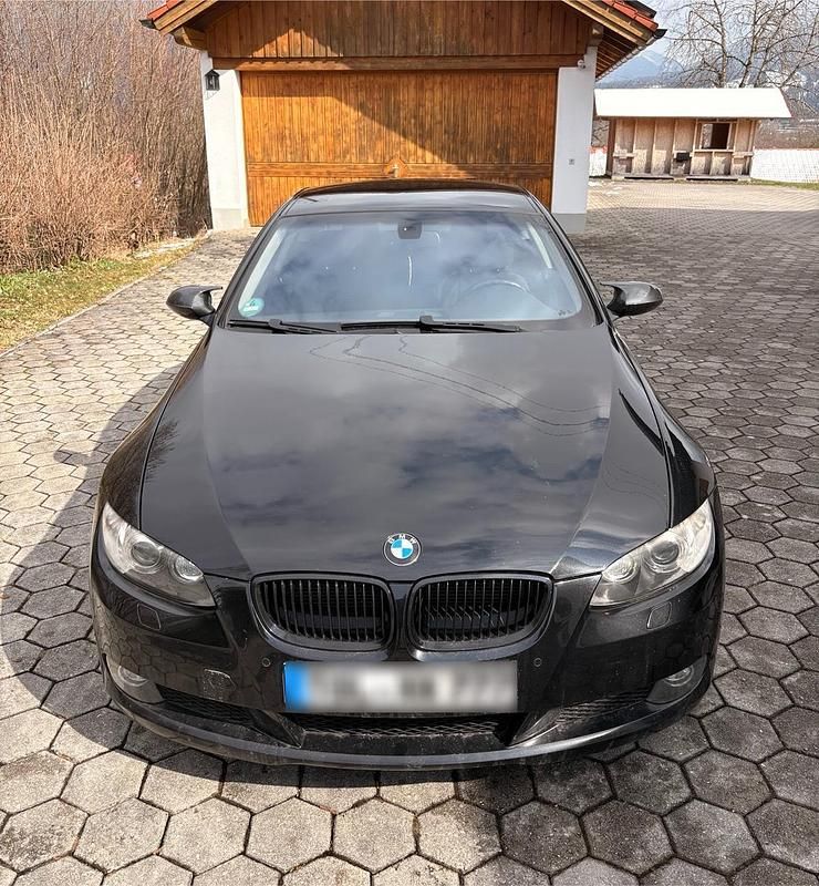 Gebraucht BMW 320 177 PS (130 kW) 2009 Schwarz Coupé