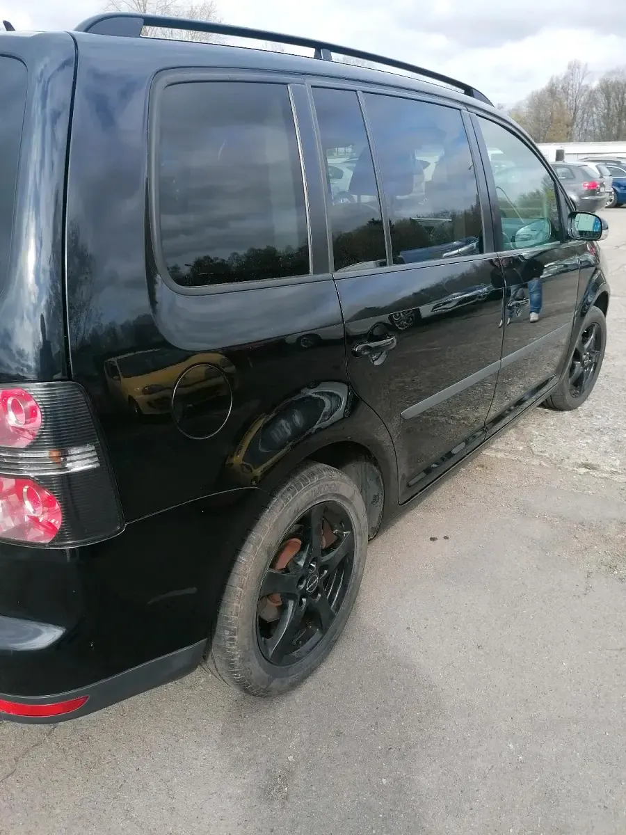 Gebraucht VW Touran 140 PS (102 kW) 2010 Schwarz Van / Kleinbus